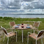 Дом отдыха Tiny Seaside - Skarrev
