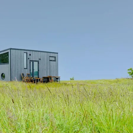 Tiny Seaside Beachfront - Skarrev 아벤라